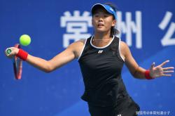 爱游戏下载-强劲表现：女队员在足球场上展现出色技术的简单介绍