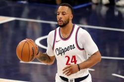 包含爵士客场击败对手，士气高涨的词条