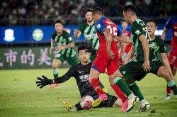 爱游戏官网登录网址-广州恒大不敌对手，不败纪录被终结