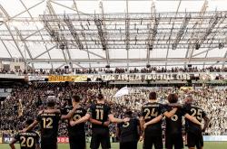 爱游戏投注-中场喋喋不休，球队总算赢得比赛