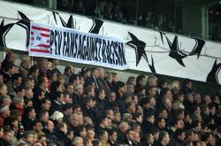 爱游戏平台-包含柏林赫塔客场战平，暂时离开降级区的词条