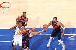 爱游戏中国官网-包含快船客场击败尼克斯，保持势头的词条