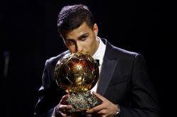 爱游戏官方登录入口-曼城主场告捷，成功取得关键胜利