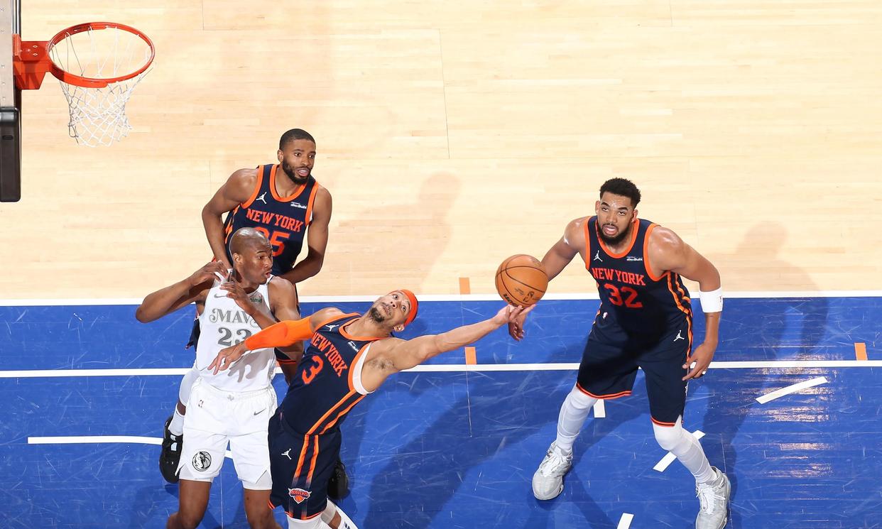 包含快船客场击败尼克斯，保持势头的词条