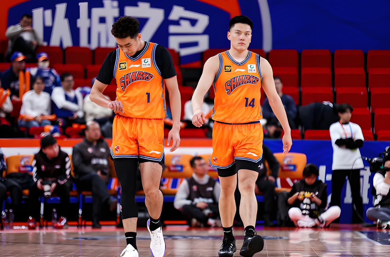 关于广东宏远队力克浙江稠州银行队，取得三连胜的信息