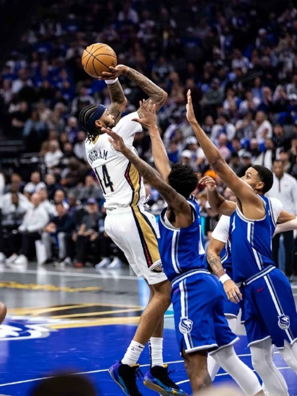 马刺战胜对手！德罗赞孤军挡枪